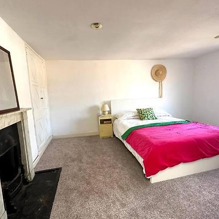 Large Georgian House In Heart Of Exeterヴィラ エクステリア 写真