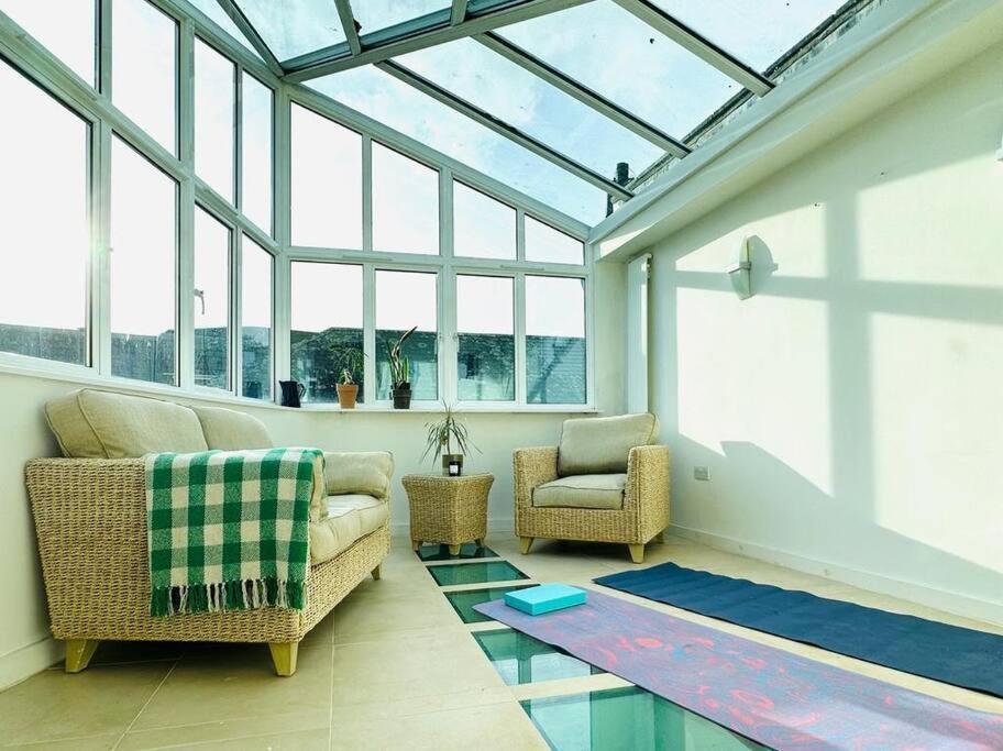 Large Georgian House In Heart Of Exeterヴィラ エクステリア 写真