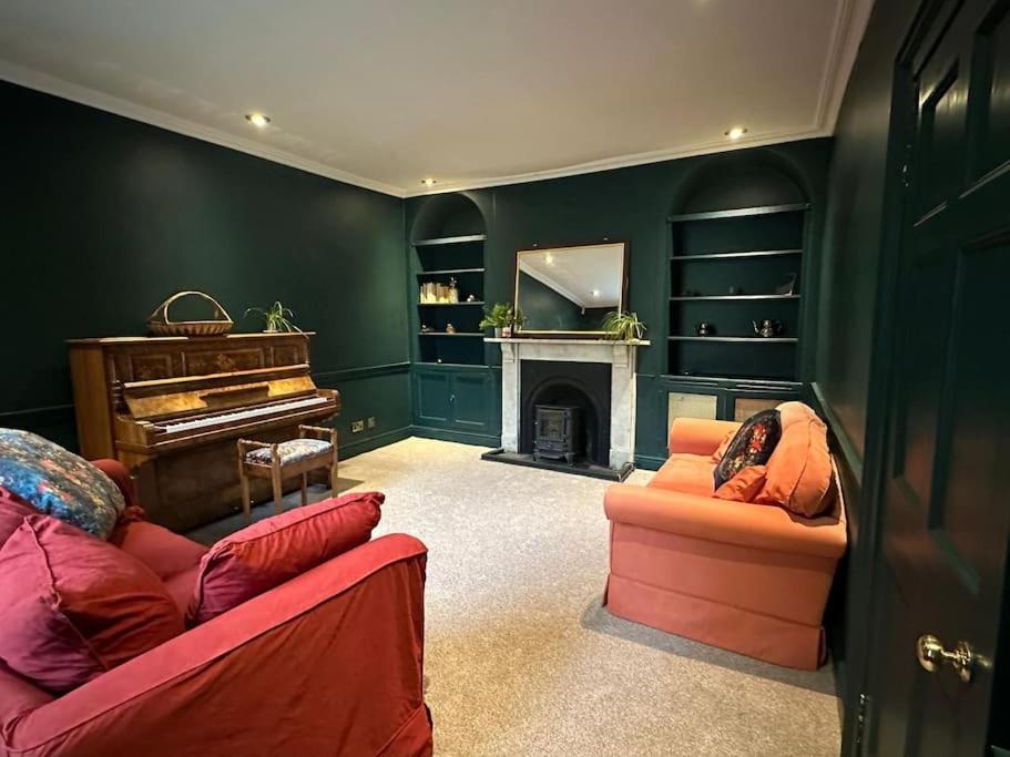 Large Georgian House In Heart Of Exeterヴィラ エクステリア 写真